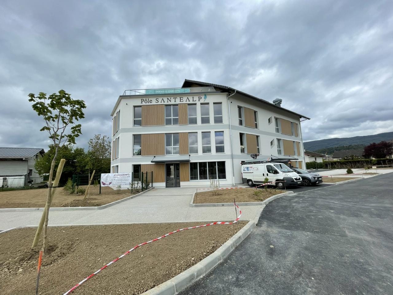 Local d'activité Vallières 118m² Vente local d'activité Vallières Haute-Savoie OVACT2422607 0